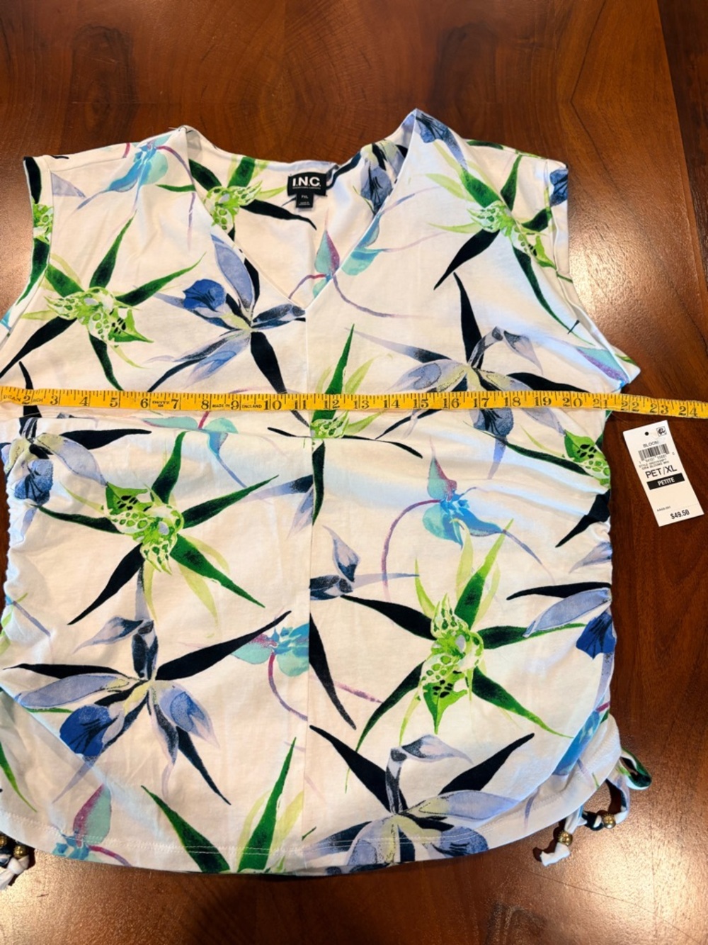 NWT,  Floral V-Neck Top in White and Green, size PXL - Picture 4 of 7